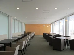 神戸大学統合研究拠点コンベンションホール ラウンジ（ソファ席）