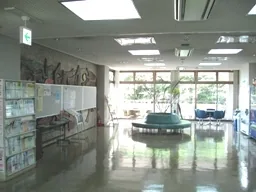 城南市民センター 情報コーナーを備えたロビー