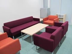 神戸大学統合研究拠点コンベンションホール ミーティングルーム（ソファ席）