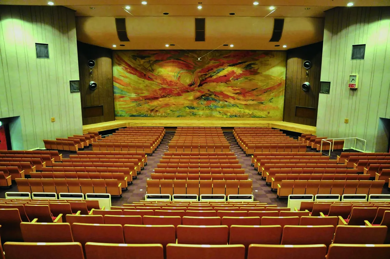 尾西市民会館 ホール客席から舞台