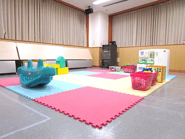 春日部市春日部第2児童センターの集会室1