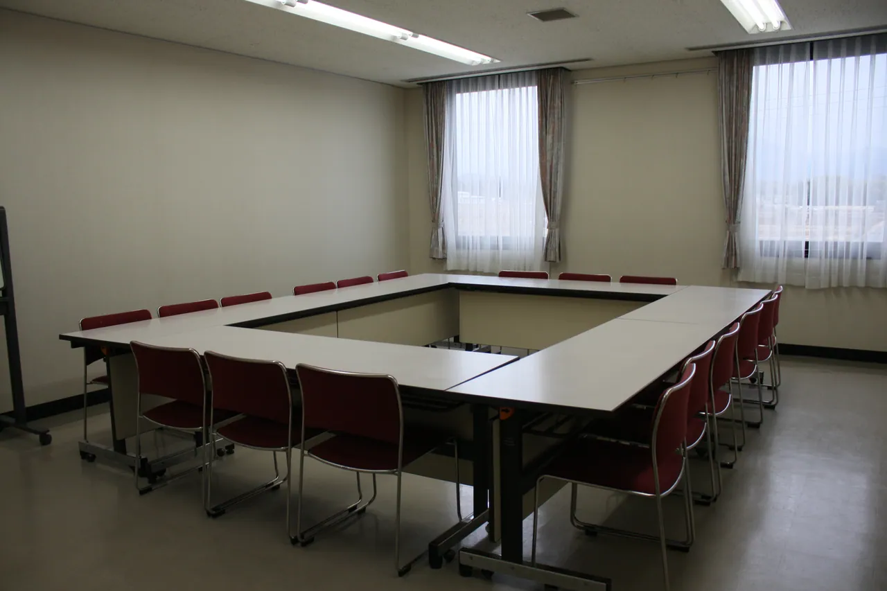 日野町町民会館わたむきホール虹 会議室１
