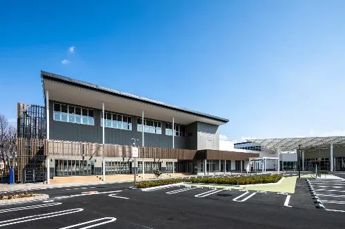 坂田コミュニティセンター（スマイルピアザ坂田） 坂田コミュニティセンターと坂田図書館の外観写真