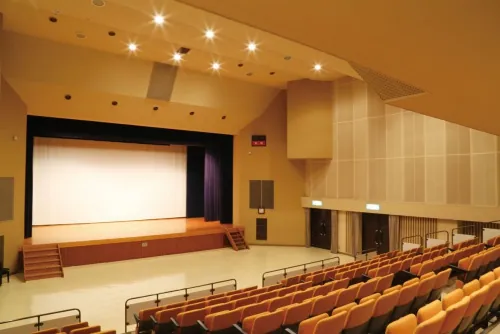 一色地域文化広場 ふれあいホール（客席・舞台）