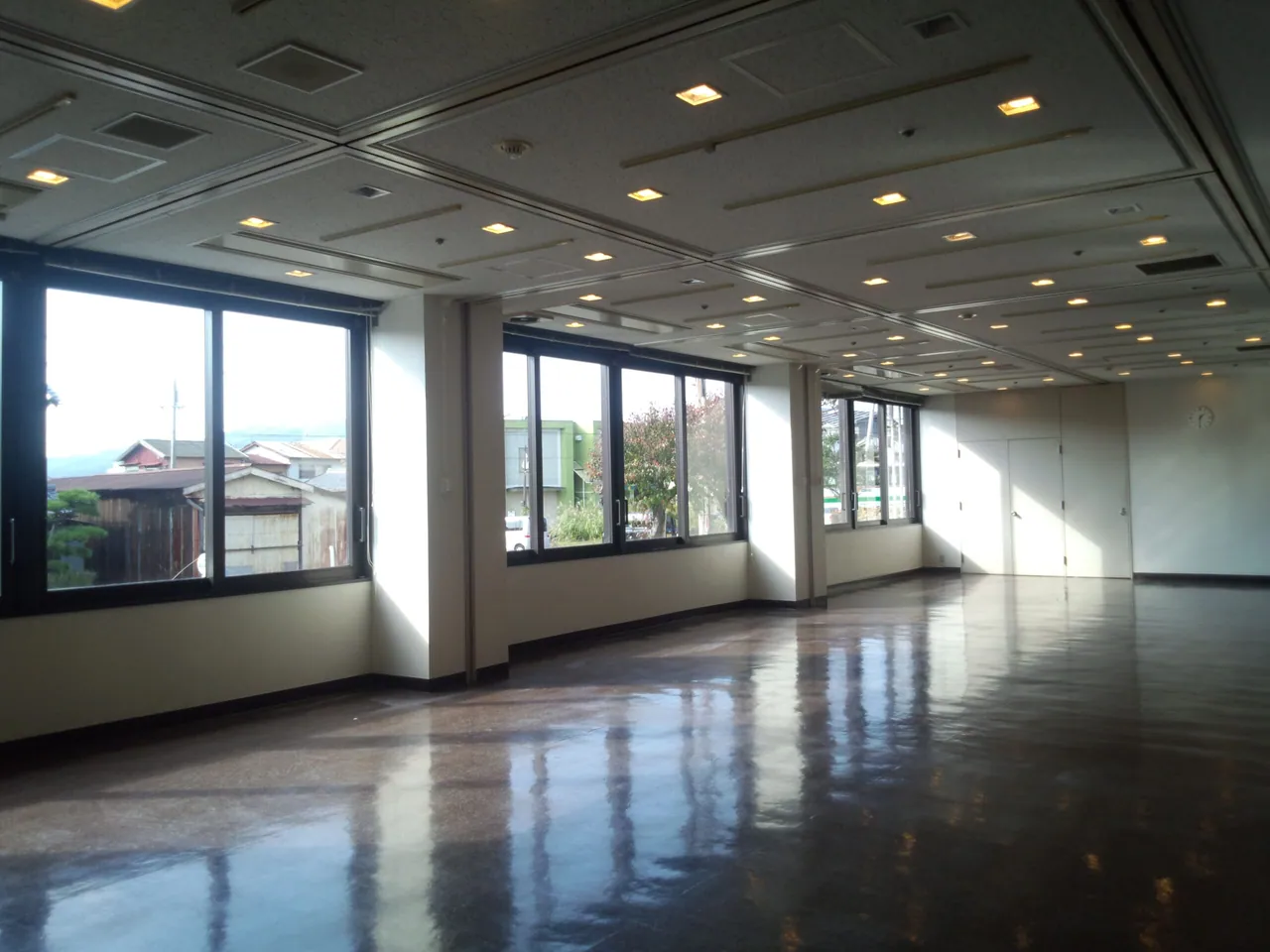 御坊市民文化会館 展示室内観