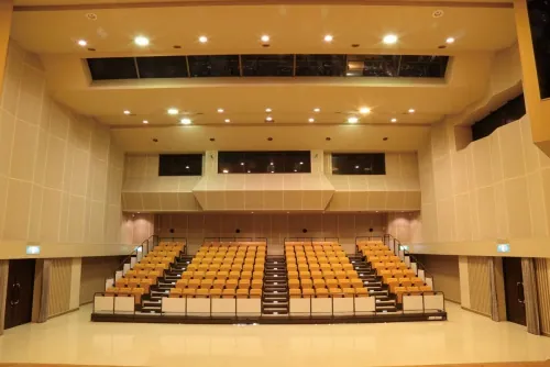 一色地域文化広場 ふれあいホール（舞台側から）